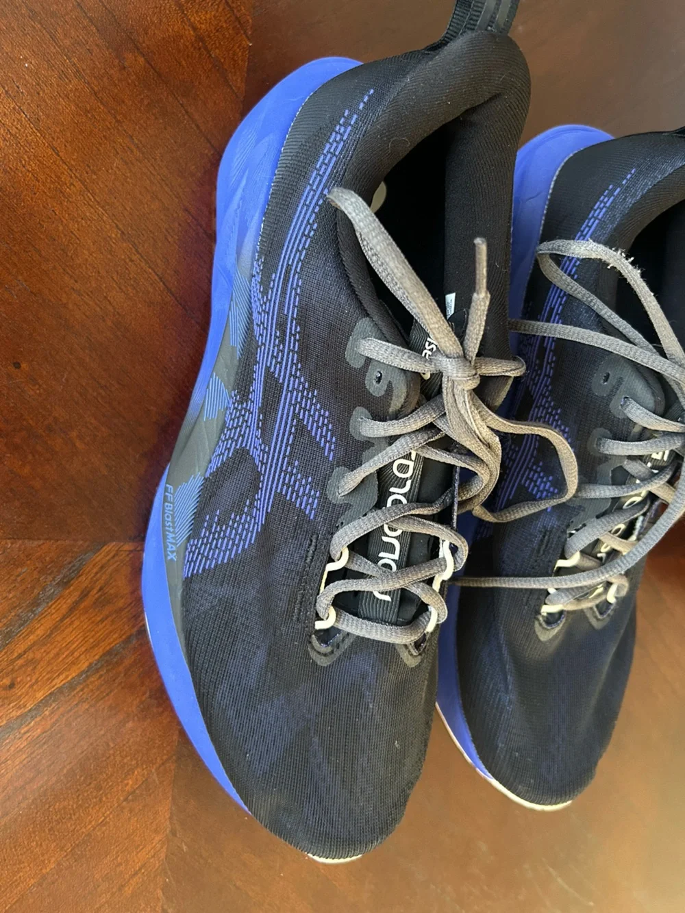 Asics streamlined running